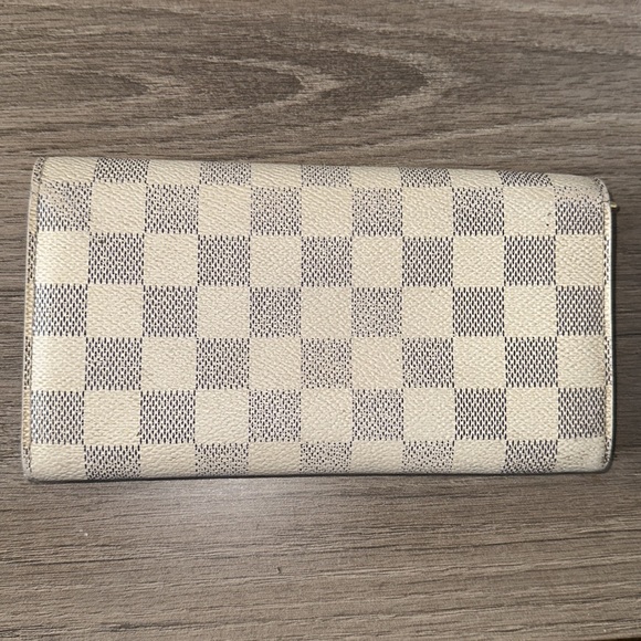 LOUIS VUITTON Damier Azur Sarah Wallet - Picture 2 of 8